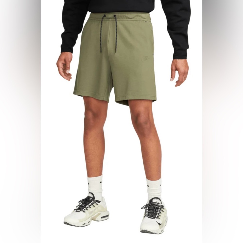 NWT NIKE SPORTSWEAR TECH FLEECE LIGHTWEIGHT SHORTS Olive - Picture 9 of 10